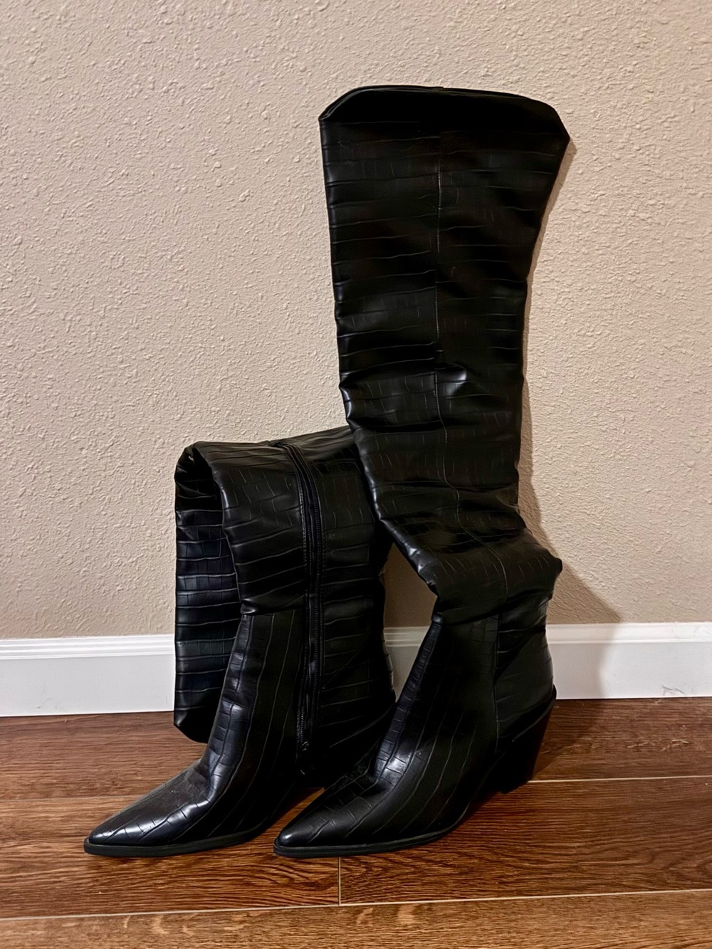 Black Knee-High Pointed Toe Boots